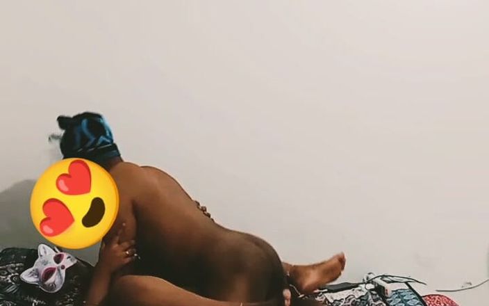 Girlgroup: बड़ी गांड debor को उसके छेदों को चोदने देती है -girlgroup