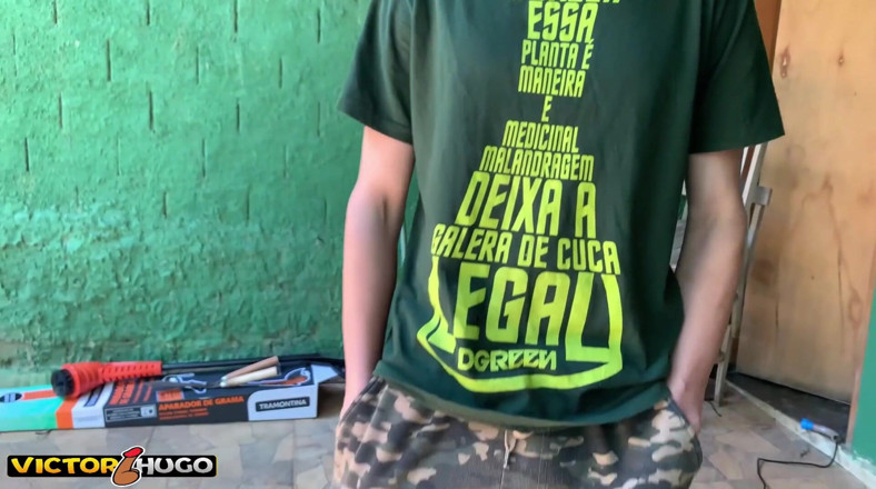 VictorHugo: 섹시한 젖탱이의 집에서 일하러 갔어