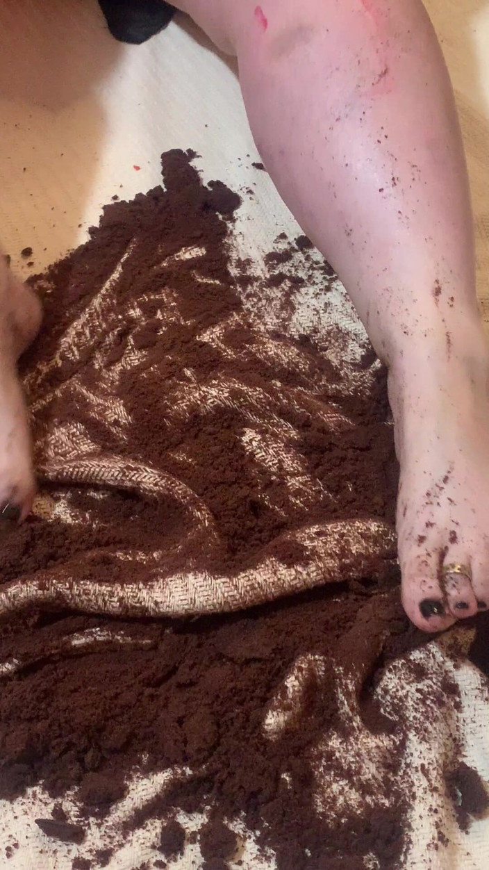 BlancaGirlBBW: Füße Füße füße im kuchen