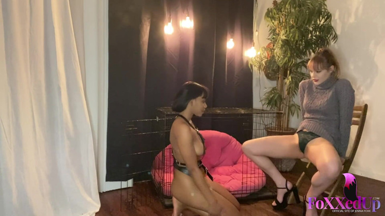 Jenna Foxx: La milf sottomessa Jenna Foxx ama soddisfare la figa ed...
