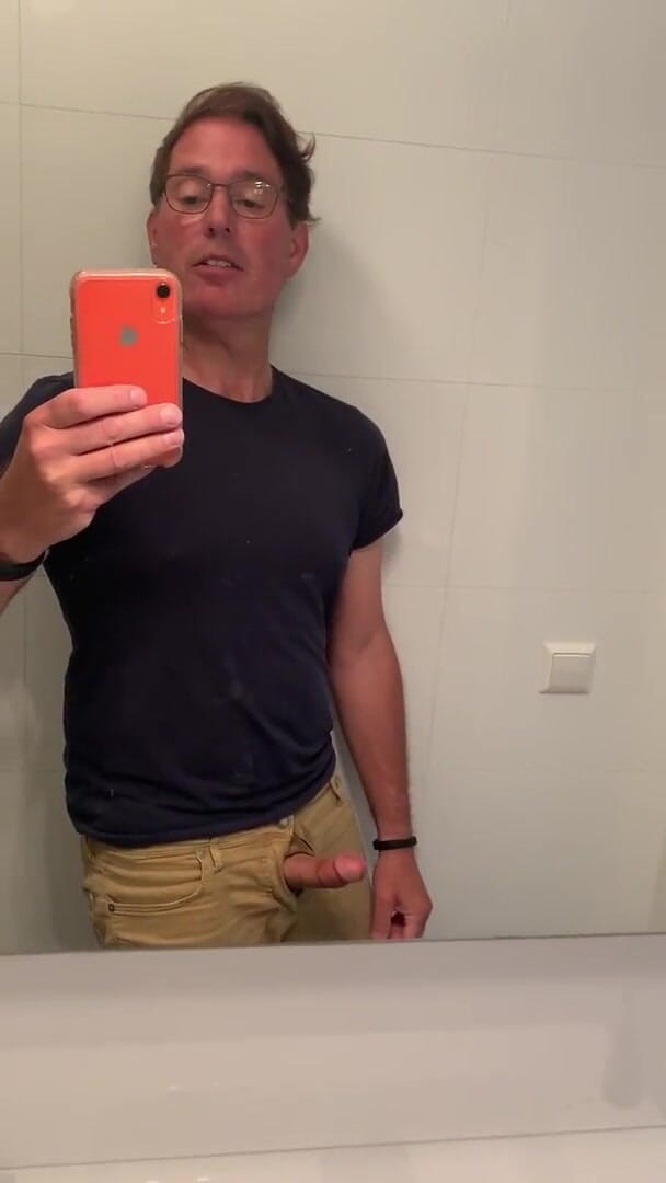TJenner: A sessão de hoje mostrando meu pau vermelho e latejante