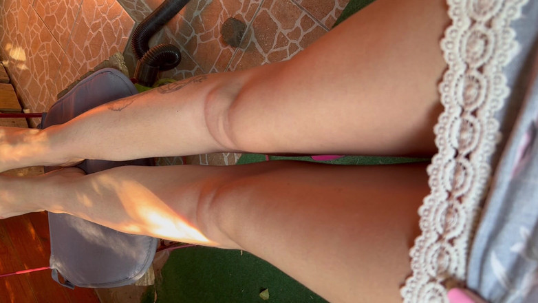 Cuteblonde666: Chân to và bụi rậm lông trong quần lót