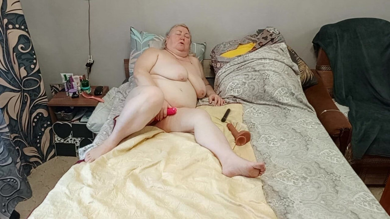 Zona901: Nachbarin fickt ihre riesige muschi mit sexspielzeug bis zum orgasmus