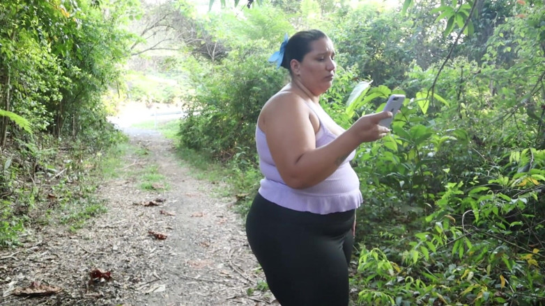 Lexly_16: I Suck a Stranger in Public While I Wait for...