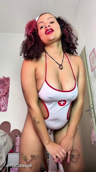 Niegrzeczny BBW pielęgniarka strip i twerk z dużymi krzywymi tyłka
