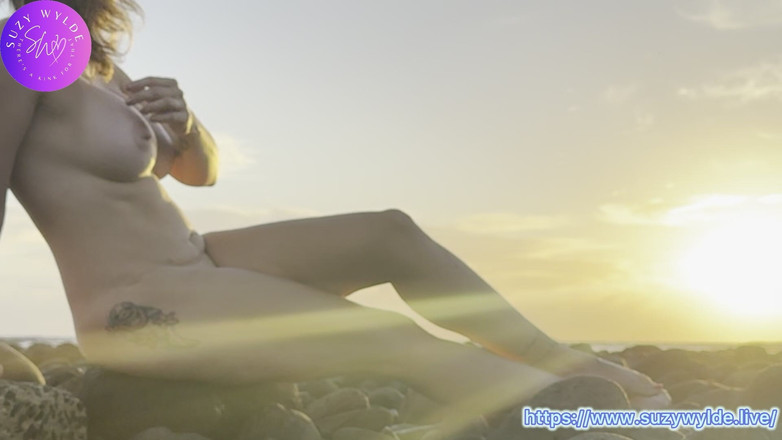 Suzy Wylde: Suzy Wylde ile deniz kenarında fışkırtıyor