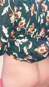 Beautiful Iranian Girl in Green Lingerie Shows Big Ass Rubs Clit Then Love Hard Fuck