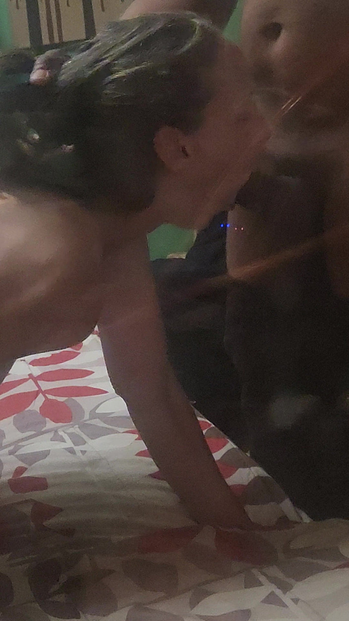 Goode Girl: Goode Girl और पड़ोसी