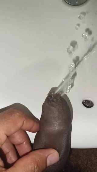 Tommhot: बहुत सारे मूत्र का संकलन - बिना कटे लंड से पेशाब करना