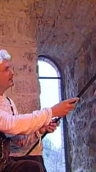 Ein 3-gegen-3-ding in Einer Maske Mit Dem Marquis