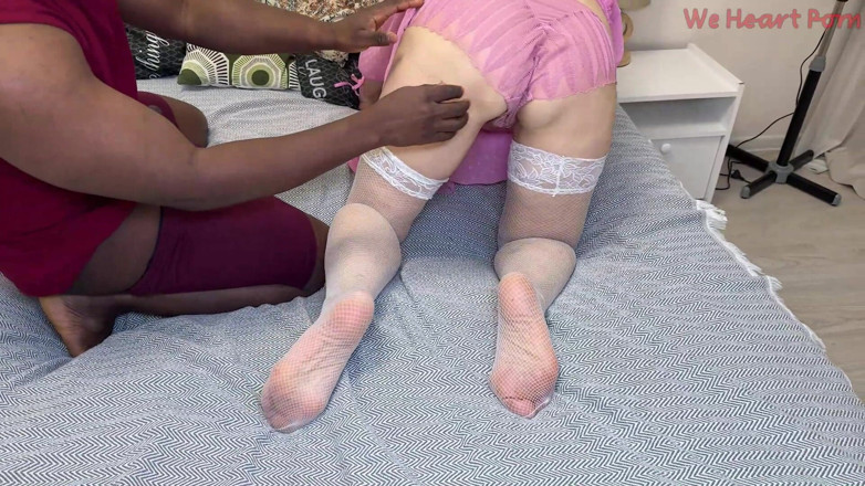We heart Pron: Geile oma in weißen netzstrümpfen wird intteracial anal gefickt und...