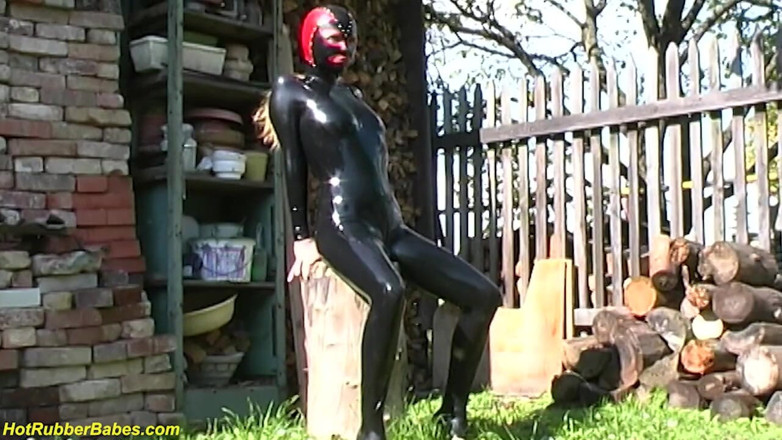 Fetish Islands: Young flexi latex teen stretching outdoor