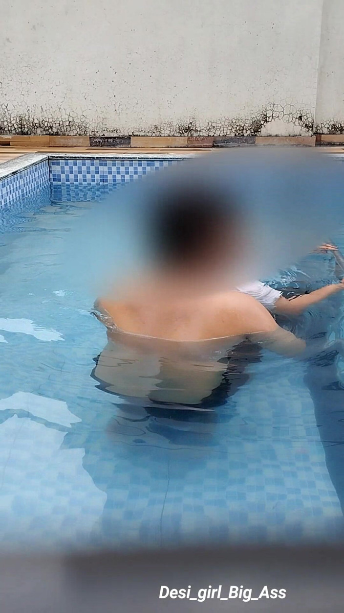 Nadiya: Der Riskante Spaß Eines Heißen Paares Im Schwimmbad.