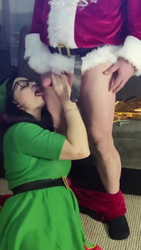 Sexy Hot Mature MILF Suck Fat Santa Cock