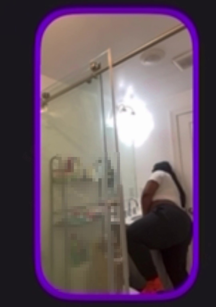 Anye Meshell: MMMM lelaki nakal ini sedang menonton saya dalam panggilan video