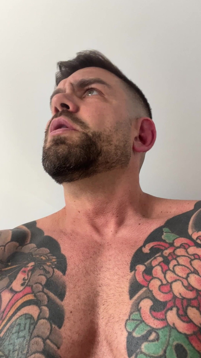 Juan Lucho Gay: Tattooed and Muscular, He Cums a Lot