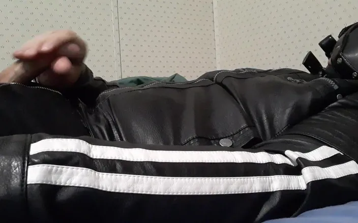 Rusty Sunnybrook: Gay Leather Biker Fag Jerks and Cums