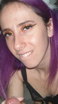 A Little Vixen Wants to Do a Good Blowjob