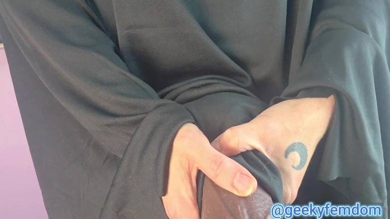 Geeky Femdom: Křičí, panenská díra