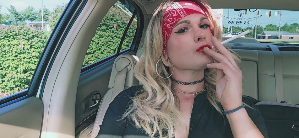 Darkfetish2k: Kylie Babes fumando, fetiche, jogo de carro