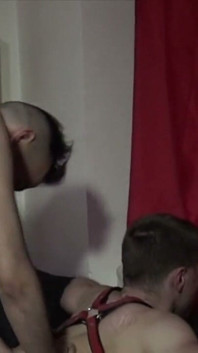 Joven árabe folla a un gay