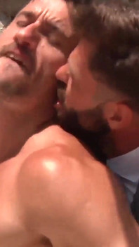 MENATPLAY - l'uomo d'affari adatto Hector De Silva scopa un grosso stallone