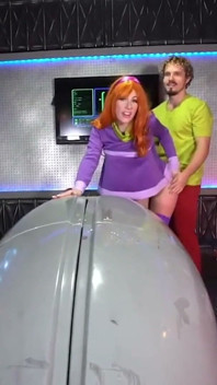 Scooby Dooby Doo! สาวรุ่นแม่น่าเย็ด Daphne Blake โดนเย็ดจัดหนักโดยขนดกในยานอวกาศ