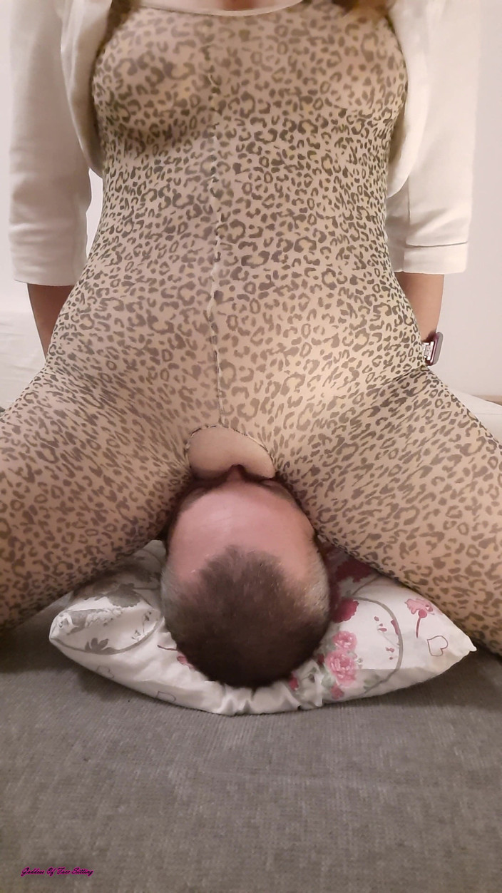 goddess82: Aku lagi asik muasin memek macan tutulku!