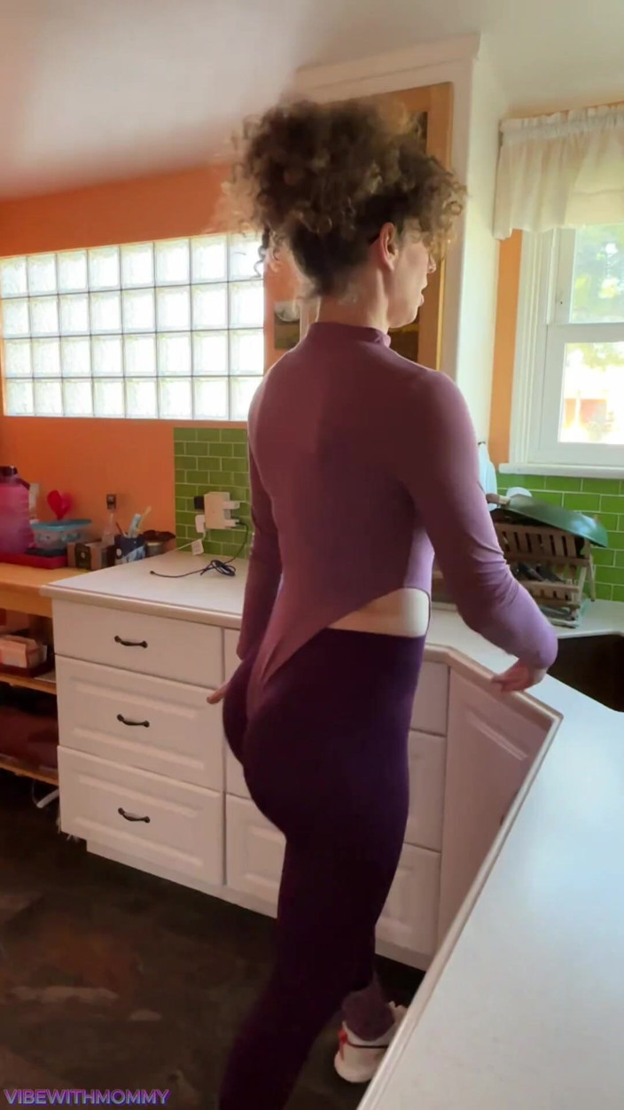 VibeWithMommy: Rich MILF Needs Fixing! Best Friends Stepmom Don't!