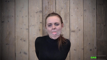 Gag Attack: Roxy - cinta de PVC amordazada