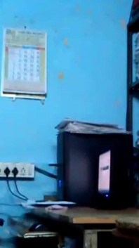 Indio padrastro follada a su hijastra en su oficina habitación