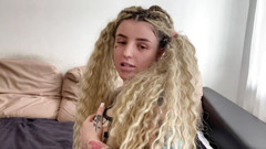 Barbietatoo1: Předvádí se tetováním a zve vás na tvrdé šukání