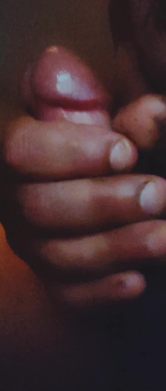 Kinky_french_boy_69: Primo piano di una masturbazione da sola