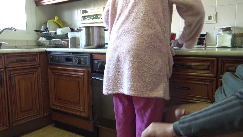 Stepmom Susan: सीएफएनएम - कामुक चोदने लायक मम्मी हस्तमैथुन करने के बाद उसका वीर्य निगलती है