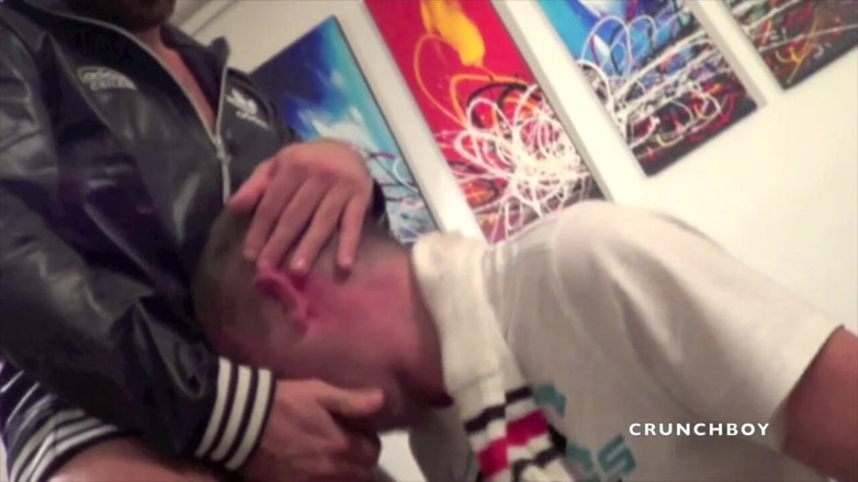 Raw French Bad boys: Schlampe in turnschuhen und jockjsptra und arabischem top gefickt XXL