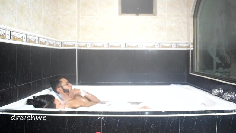 Dreichwe: Mandi santai di jakuzi