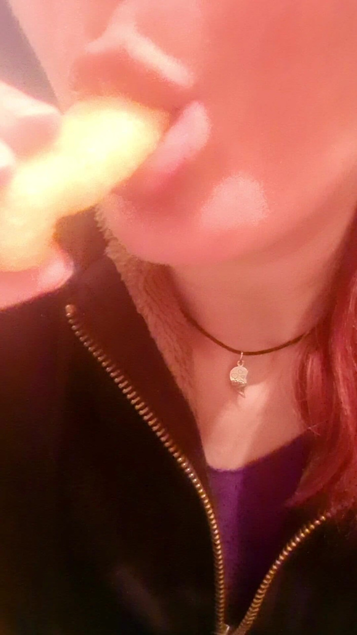 Ana Liz: Perverzní dívka saje brambory