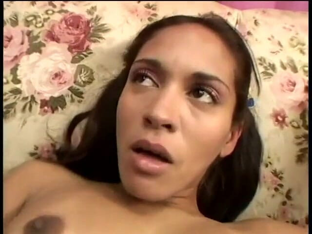 Latina Bang: 하드코어 자지로 구멍을 두 구멍 뚫는 음탕한 젊은 라틴계 여자
