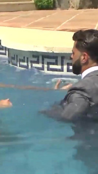 Menatplay - takım elbiseli işadamı Hector De Silva büyük adamla sikişiyor