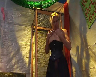 Enjoy German porn: Pelacur Jerman tetek besar makan air mani setelah ngentot panas