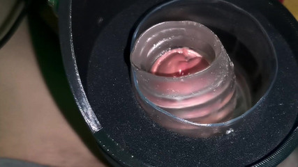 SEXY_GUYBEST: Een aftrekrobot test het uithoudingsvermogen van een grote penis.