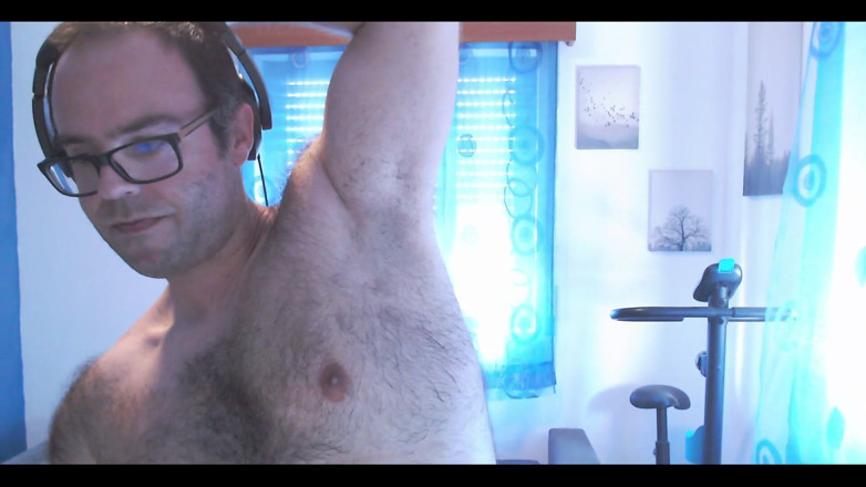 RAvingr4d4: Shaving Armpits and Shoulders