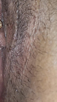 Regina pizdei sutienului negru cu piercing