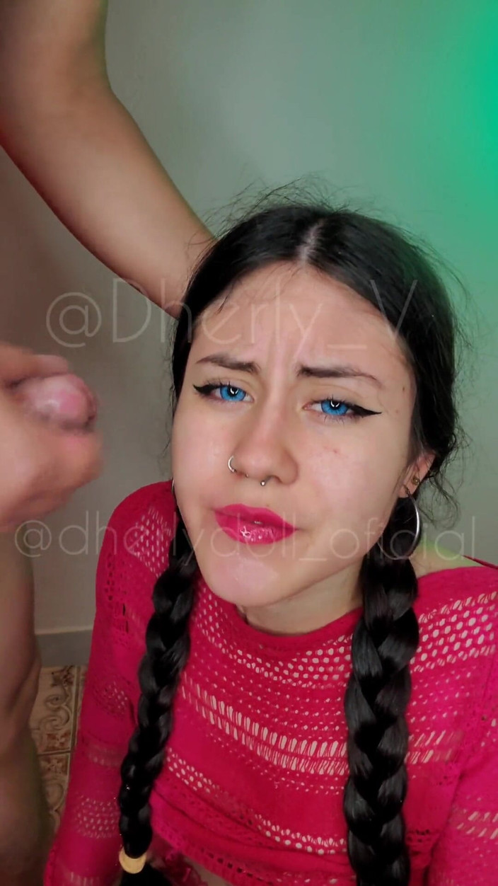 DherlyDoll: Mi erkek arkadaş işe gitti ve arkadaşı yarağını ağzıma soktu, üzerime...