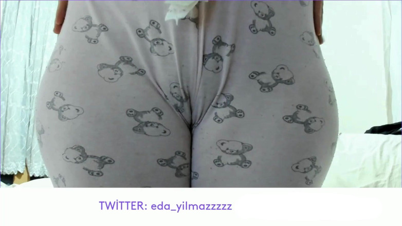 turk_milf_porno: Camel Toe w piżamie z bliska