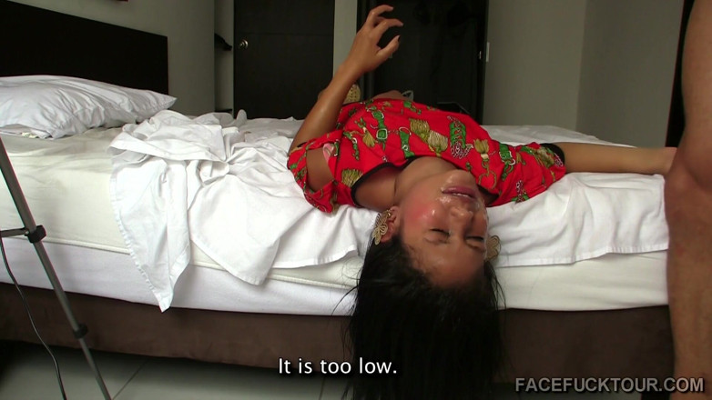 Face Fuck Tour: Beautiful Colombian Teen Gets Happy with a Mouthful of Semen
