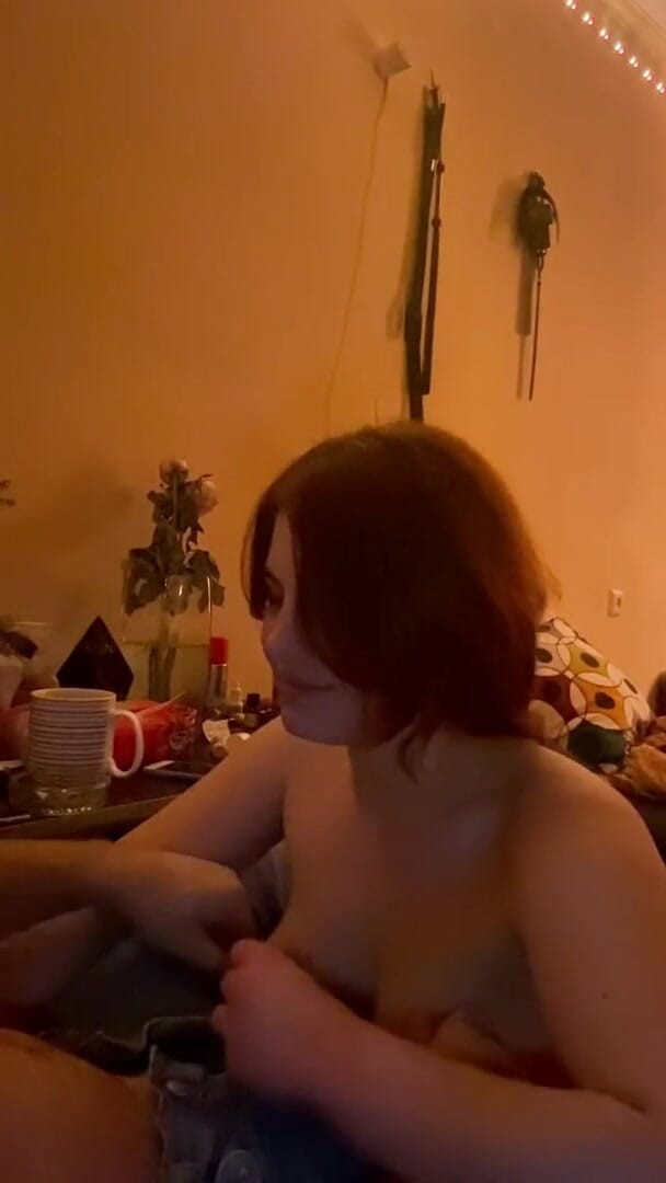 Elena917: Fumando, cuspindo, anel na boca, facial, tapa no rosto - nossa...