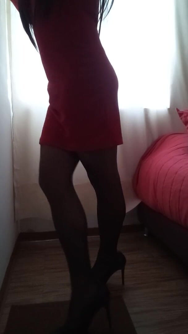 Andrea Travesti Bogota: Transvestite s červenými šaty a robertkem v konečníku