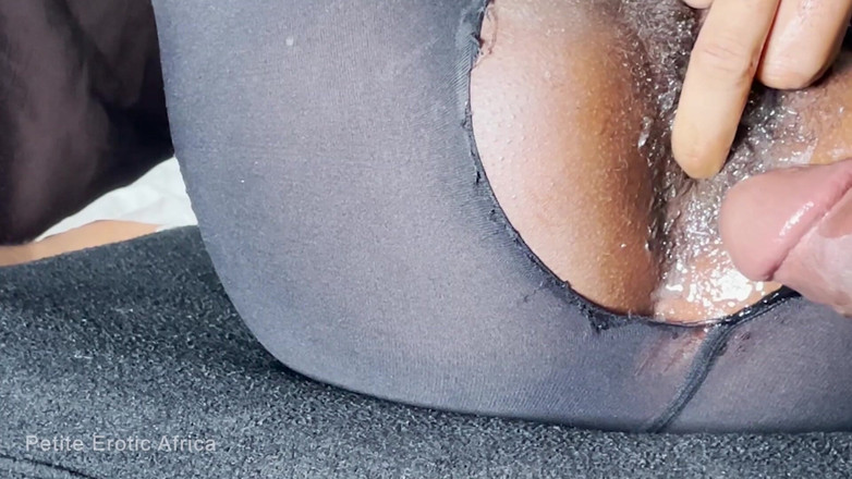 Petite Erotic Africa: 娇小的阿弗肯青少年在阴户操逼后尝试肛交