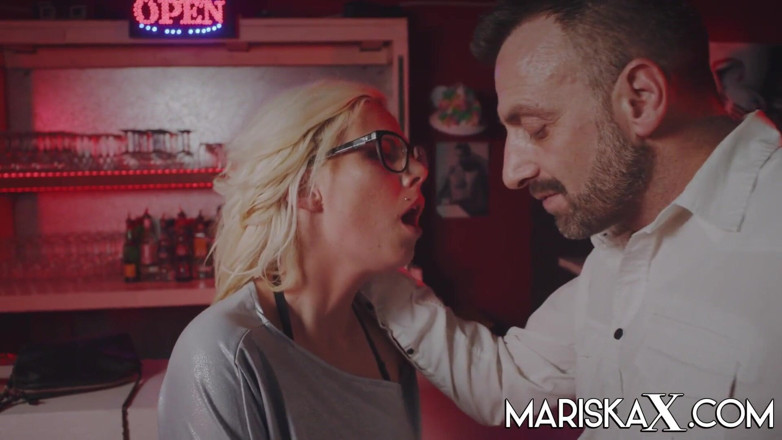 Mariska x: Mariska喜欢她的女朋友tina被性交